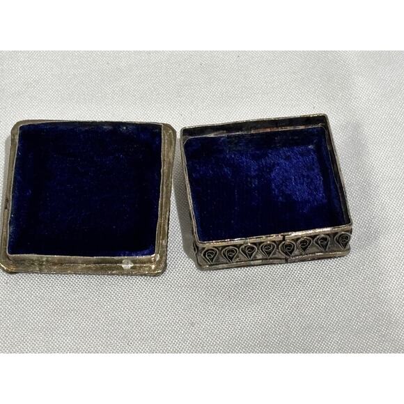 Vintage Pewter Jeweled Rosary Jewelry Tin Tiny Box Velvet lined ornate detail - Picture 5 of 7